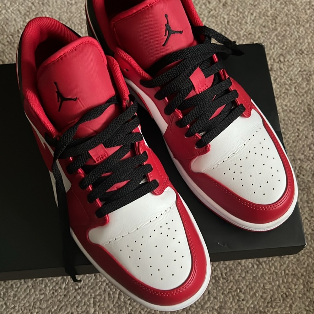 Air Jordan 1 Low - Picture 6 of 14